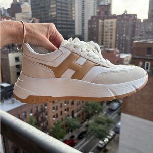 Hogan Hi-fi sneakers. Size 39. Worn only 2 times!